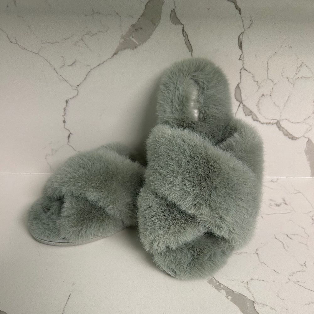 Kooba Memory Foam Faux Fur Spa Slippers US S (5-6)